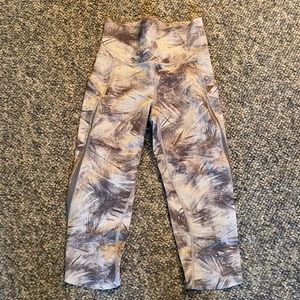 Lululemon size 4 capri leggings